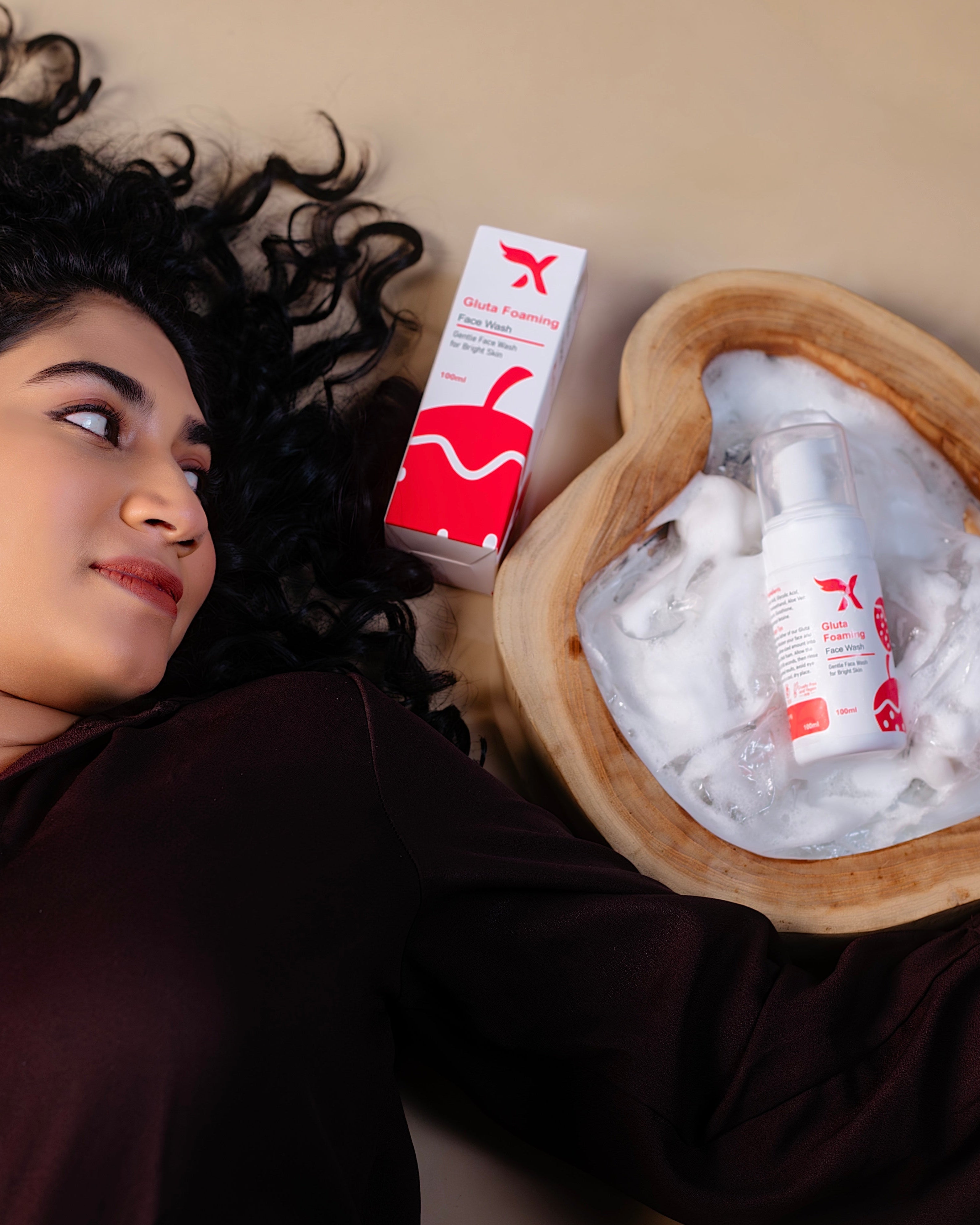 GLUTA FOAMING FACE WASH